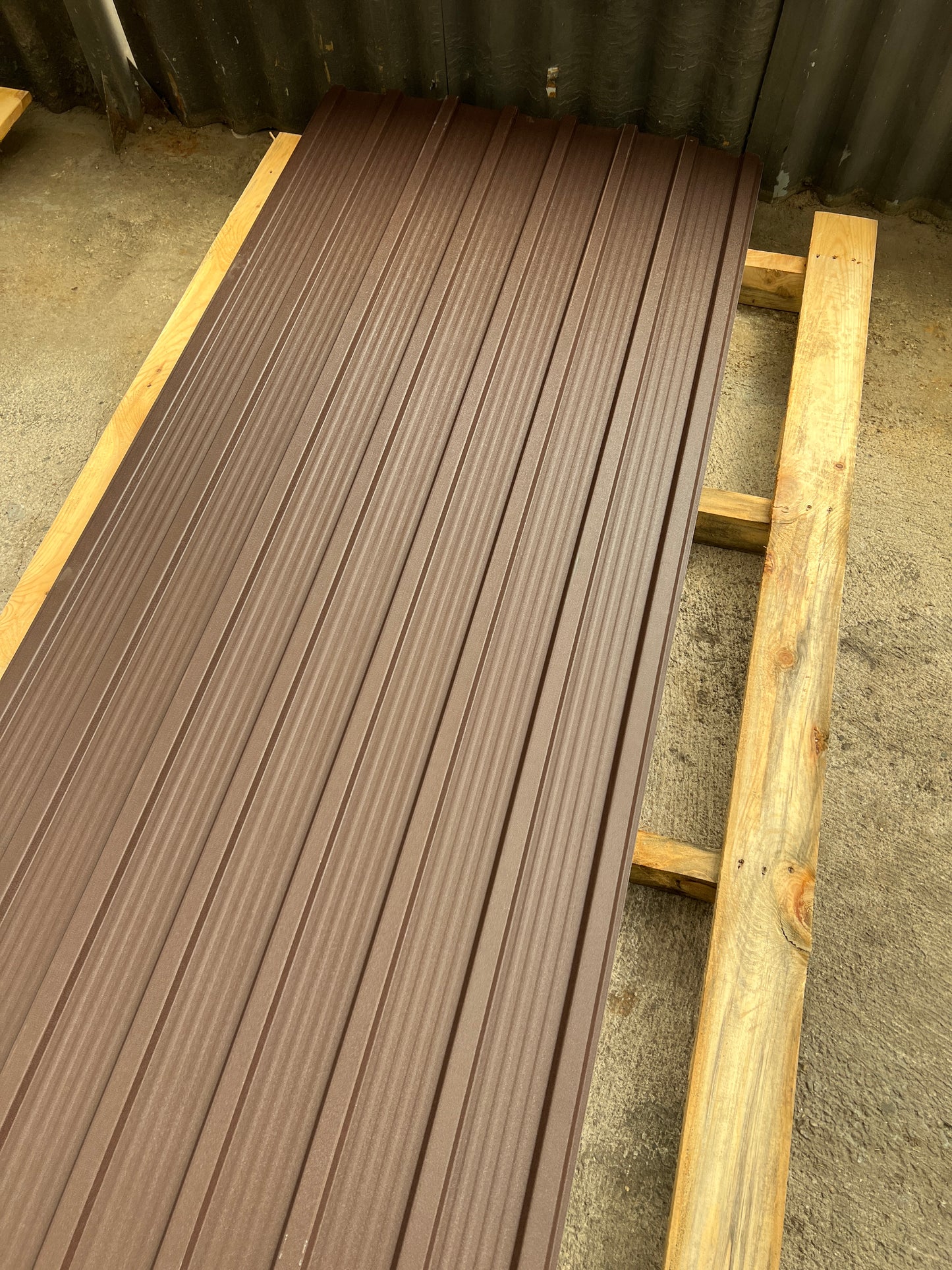 T12 Trapézlemez Barna RAL8017 MATT